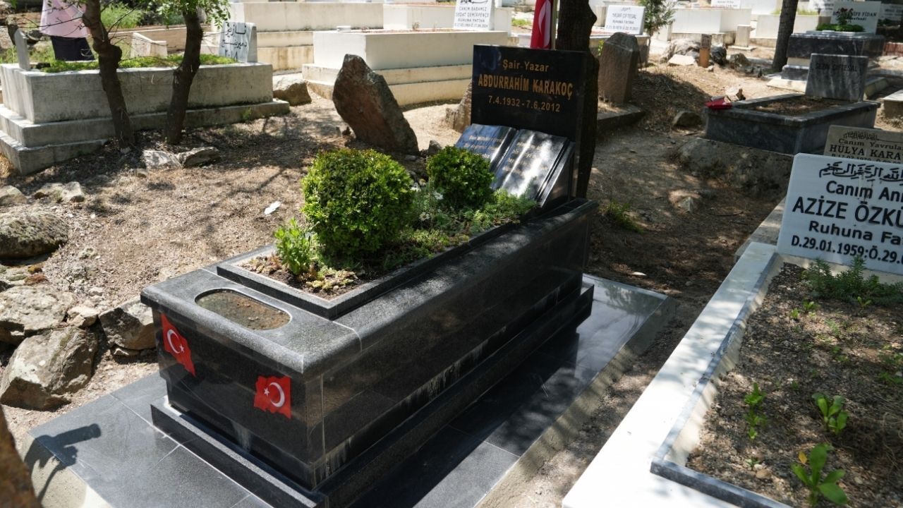 Keçiören Belediyesi, Şair Abdürrahim Karakoç'un Kabrini Yeniledi