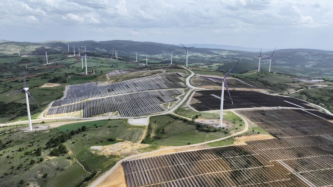 BloombergNEF Raporu'na Göre Türkiye Yeşil Enerjide İlk 10'a Girdi