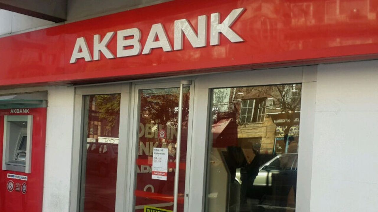 Akbank Hem Döviz Borcunu Kapattı Hem de TL İhracı ile Borçlandı