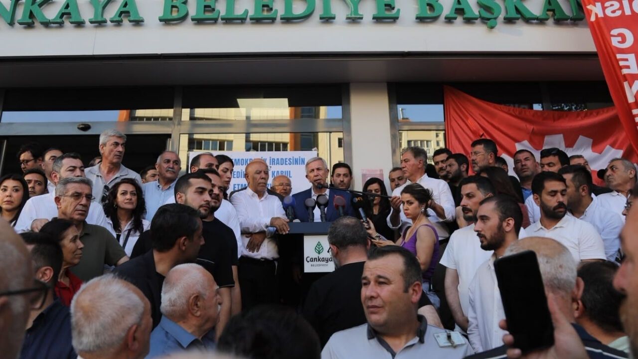 Çankaya Belediyesi Önünde Hüseyin Can Güner'e Destek Buluşması