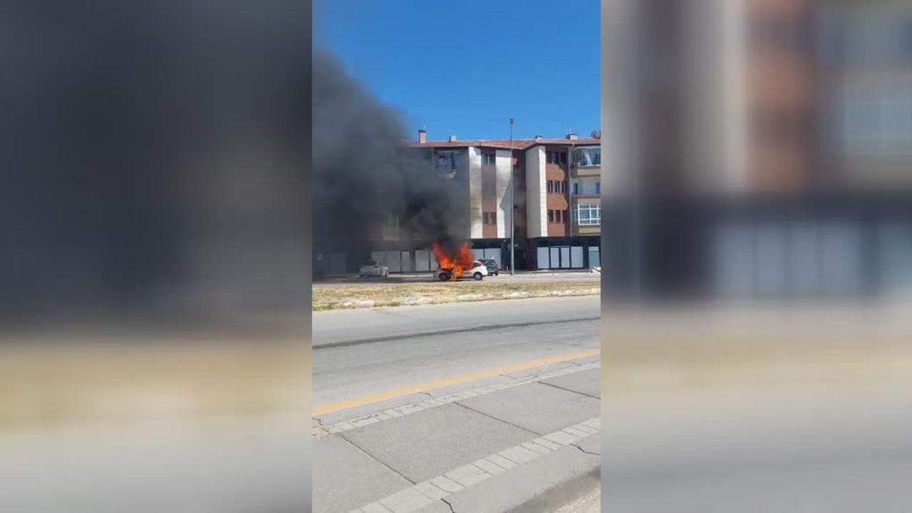 Gölbaşı’nda Otomobil Yangını: Araç Kullanılamaz Hale Geldi