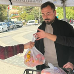 Nallıhan Belediyesi Kendi Seralarında Yetiştirdiği Domatesleri Halka Dağıttı