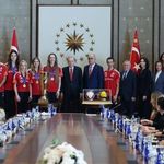 Cumhurbaşkanı Erdoğan, Şampiyon Filenin Sultanları’nı Külliye’de Kabul Etti