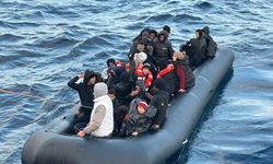 İzmir Açıklarında Mahsur Kalan 159 Göçmen Kurtarıldı