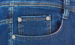 Kot Pantolonlardaki Küçük Metal Çivilerin Hikayesi Nedir?
