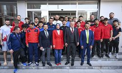 Spor Bakanı, Ankara'da Sporcularla Buluştu