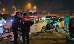 Ataşehir'de 3 Aracın Karıştığı Zincirleme Kaza: 5 Yaralı