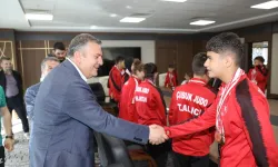 Çubuk Belediye Başkanı Demirbaş’a Sporculardan Ziyaret