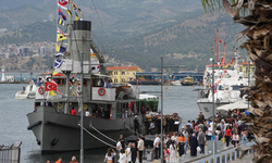 İzmir TCG Nusret Müze Gemisi'ne İzmir'de Ziyaretçi Akını