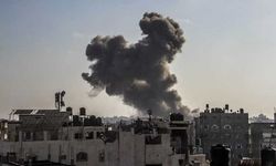 İsrail, Gazze’de Belediye Binasını Vurdu