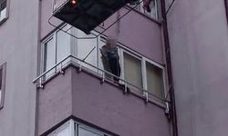 Sivas’ta 4’üncü Kat Penceresinde Mahsur Kalan Çocuk Kurtarıldı