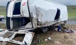 Ardahan'da Kaza: 1 Kişi Hayatını Kaybetti, 13 Kişi Yaralandı!