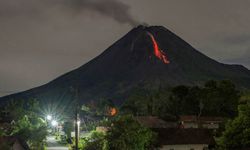 Endonezya'da Yanardağ Patlaması
