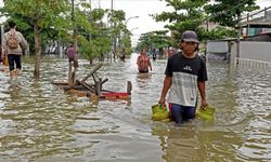 Endonezya’da Sel ve Toprak Kayması: 15 Ölü