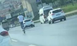 Scooter Sürücüsünden Ana Yolda Tehlikeli Tek Teker Şovu!