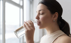 Tatlı Yedikten Sonra Neden Çok Su İçmek İsteriz?