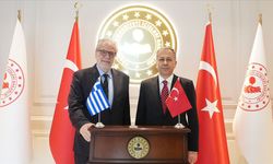 Bakan Yerlikaya, Stylianides ile Telefonda Görüştü