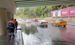 Bakırköy'de Alt Geçidi Su Bastı: Trafikte Yoğunluk Oluştu