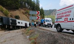 Burdur’da Feci Kaza! Yolcu Otobüsü Tıra Çarpıp Şarampole Devrildi