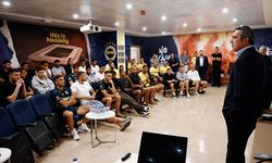 Fenerbahçe Yönetimi’nden Derbi Öncesi Moral Ziyareti