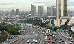 İstanbul'da Haftanın Son Mesai Gününde Trafik Yoğunluğu