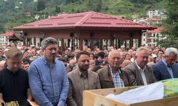 Rize'de Merdiven Boşluğuna Düşerek Ölen Öğrenci Defnedildi