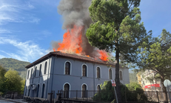 Bartın'da Tarihi Cami Yandı