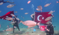 Fethiye'de Su Altında Türk Bayrağı Açıldı