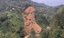 Rize'de Heyelan Felaketi! 2 Ev Toprak Altında Kaldı