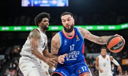 Anadolu Efes, Paris Basketbol’a Evinde Yenildi