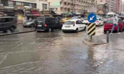 İzmir'de Sağanak Yaşamı Olumsuz Etkiledi