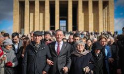 Özgür Özel, Öğretmenler Günü'nde Anıtkabir’i Ziyaret Etti