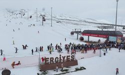 Erciyes Kayak Merkezi'nde Hafta Sonu Yoğunluğu