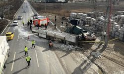 Eskişehir’de Lastiği Patlayan Tır Karşı Şeride Geçti! 1 Ölü, 1 Yaralı