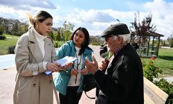 Mamak’ta Gezici Ekip Vatandaşın Taleplerini Not Ediyor