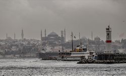 İstanbul'da Sağanak Yağış Trafiği Felç Etti