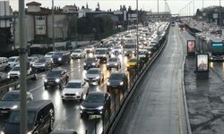 İstanbul’da Yoğun Yağış Sabah Trafiğini Kilitledi!