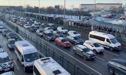 İstanbul'da Buzlanma Trafik Akışını Zorlaştırdı