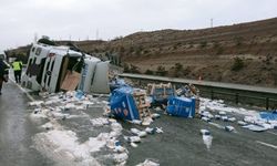 Kırıkkale'de Un Yüklü Tır Devrildi: 1 Yaralı