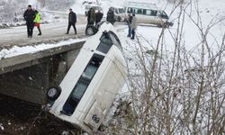 Samsun’da Cenazeye Giden Minibüs Devrildi: 15 Yaralı