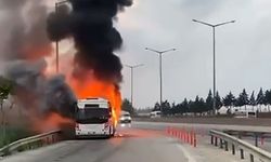 Adana’da Seyir Halindeki Belediye Otobüsünde Yangın Çıktı!