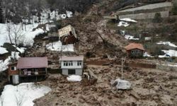 Artvin’de Eriyen Karların Suyu Heyelanı Beraberinde Getirdi