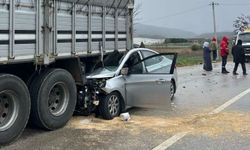 Bursa’da Kamyonun Altına Giren Otomobilin Sürücüsü Ağır Yaralandı