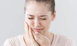 Diş Eti Çekilmesi (Periodontitis) Nedir? Ne İyi Gelir?