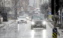 İstanbul’un Yüksek Kesimlerine Kar Yağdı, Yağmur Devam Ediyor