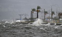 İzmir’de Şiddetli Rüzgâr Feribot Seferlerini Durdurdu!