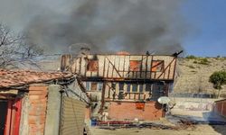 Kastamonu’da Yangın: 2 Ev Küle Döndü
