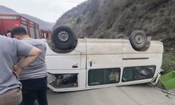 Sakarya’da Minibüs Takla Attı, 2 Kişi Yaralandı