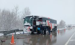 Sivas'ta Yolcu Taşıyan 2 Otobüs Çarpıştı: 6 Yaralı