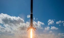 SpaceX Casus Uyduyu Başarıyla Uzaya Fırlattı